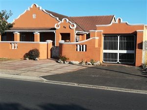 3 Bed House in Strandfontein