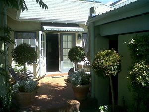 2 Bed Apartment in Wynberg