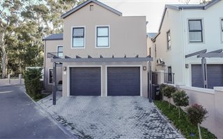 3 Bedroom House in Somerset West Central