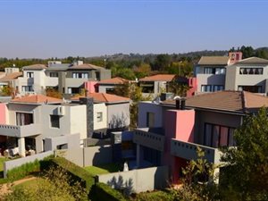 2 Bed Townhouse in Lombardy Estate