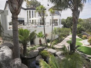 6 Bed House in Hermanus Heights