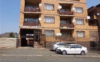 2 Bedroom Apartment in Troyeville