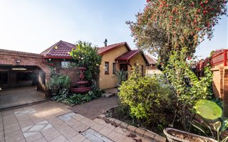 3 Bedroom House in Zakariyya Park