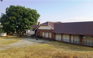 800 m² Commercial space in Lambton