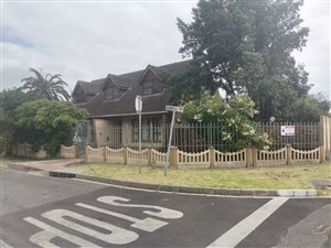 4 Bed House in Grassy Park
