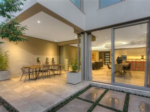 3 Bed Duplex in Oaklands