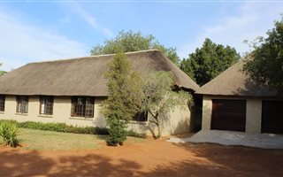 3 Bedroom House in Raslouw AH