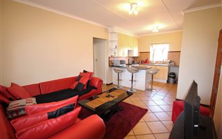 2 Bedroom Apartment in Mooikloof Ridge