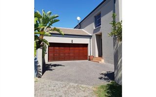 3 Bedroom House in Van Riebeeck Park