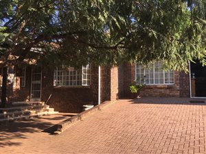 4 Bed House in Geelhoutpark