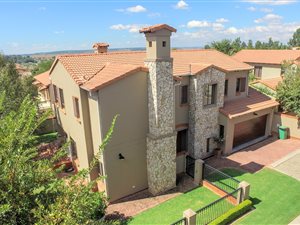 4 Bed House in Rietvalleirand
