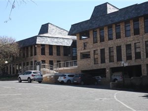 2381 m² Office Space in Hurlingham