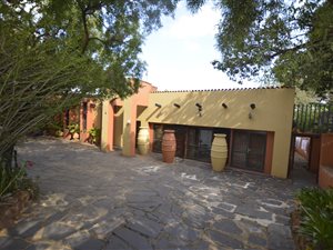 9 Bedroom House in Lukasrand