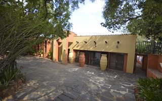 9 Bedroom House in Lukasrand