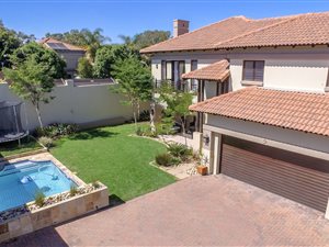 4 Bed Cluster in Douglasdale