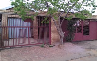 2 Bedroom House in Nellmapius
