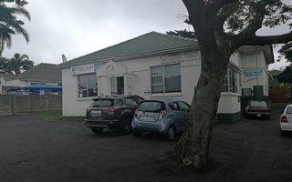 100 m² Commercial space in Montclair