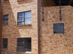 1 Bed Apartment in Honeydew