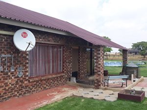 3 Bedroom House in Mooilande