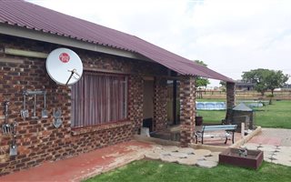 3 Bedroom House in Mooilande