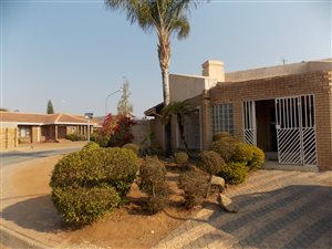 4 Bed House in Nirvana
