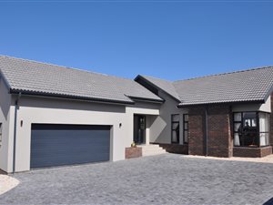 4 Bed House in Lovemore Heights