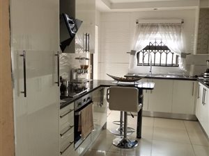 4 Bed House in Golden Gardens