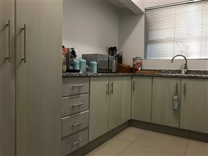 2 Bed Flat in Waterkloof Glen