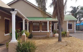 400 m² Commercial space in Hatfield