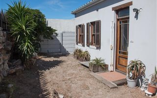 2 Bedroom House in Muizenberg