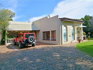 4 Bedroom House in Aston Manor