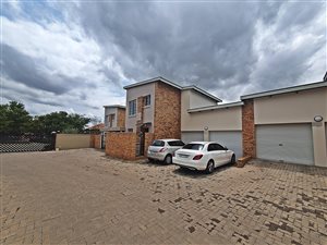 2 Bed Townhouse in Hazeldean (Silverlakes Surroundings)