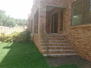 2 Bed Apartment in Roodekrans