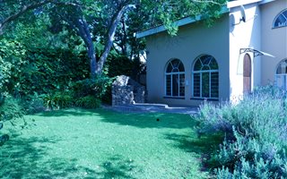 1 Bedroom Garden Cottage in Bronberrick