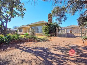 3 Bedroom House in Rhodesfield