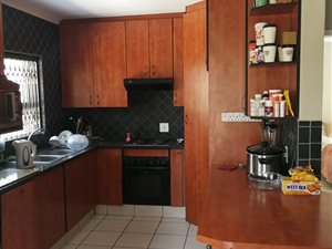2 Bed Apartment in Rietfontein