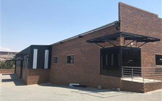 998 m² Industrial space in Cosmo City