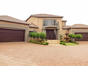 5 Bed House in Helderwyk