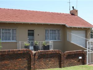 4 Bed House in Bosmont
