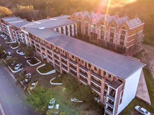 2 Bed Apartment in Onder Papegaaiberg