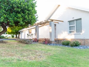 4 Bedroom House in Aurora