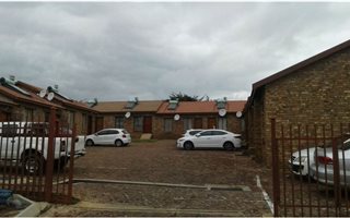 2 Bedroom Apartment in Olievenhoutbosch
