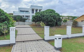 4 Bedroom House in Seaview