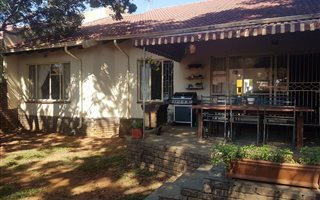3 Bedroom Simplex in Protea Park