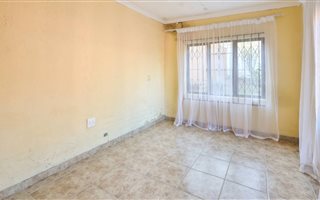 6 Bedroom House in Berea