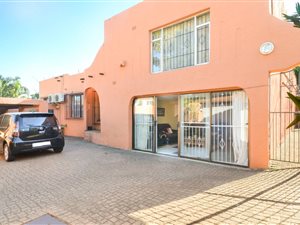 6 Bedroom House in Berea