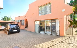 6 Bedroom House in Berea