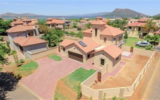 4 Bedroom House in Melodie