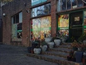 300 m² Commercial space in Glen Marais