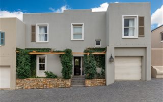 3 Bedroom House in Nooitgedacht Village